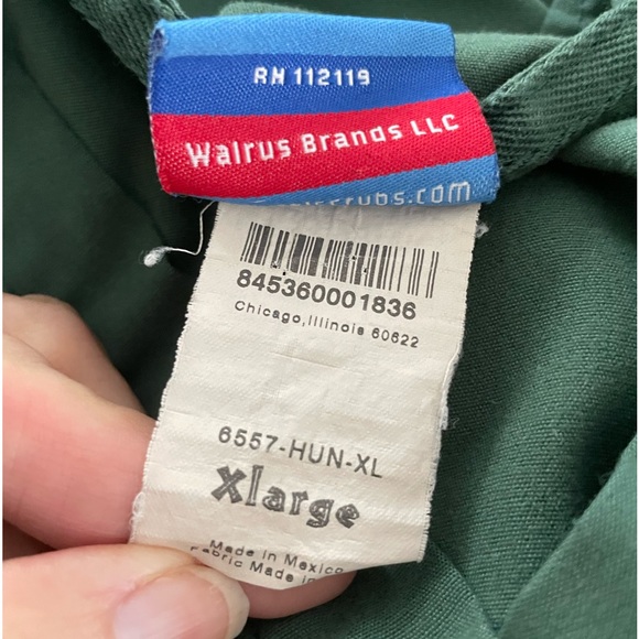 Set of 2 EXCELLENT pre owned gelscrubs dark green size XL . These are so… - Picture 3 of 4